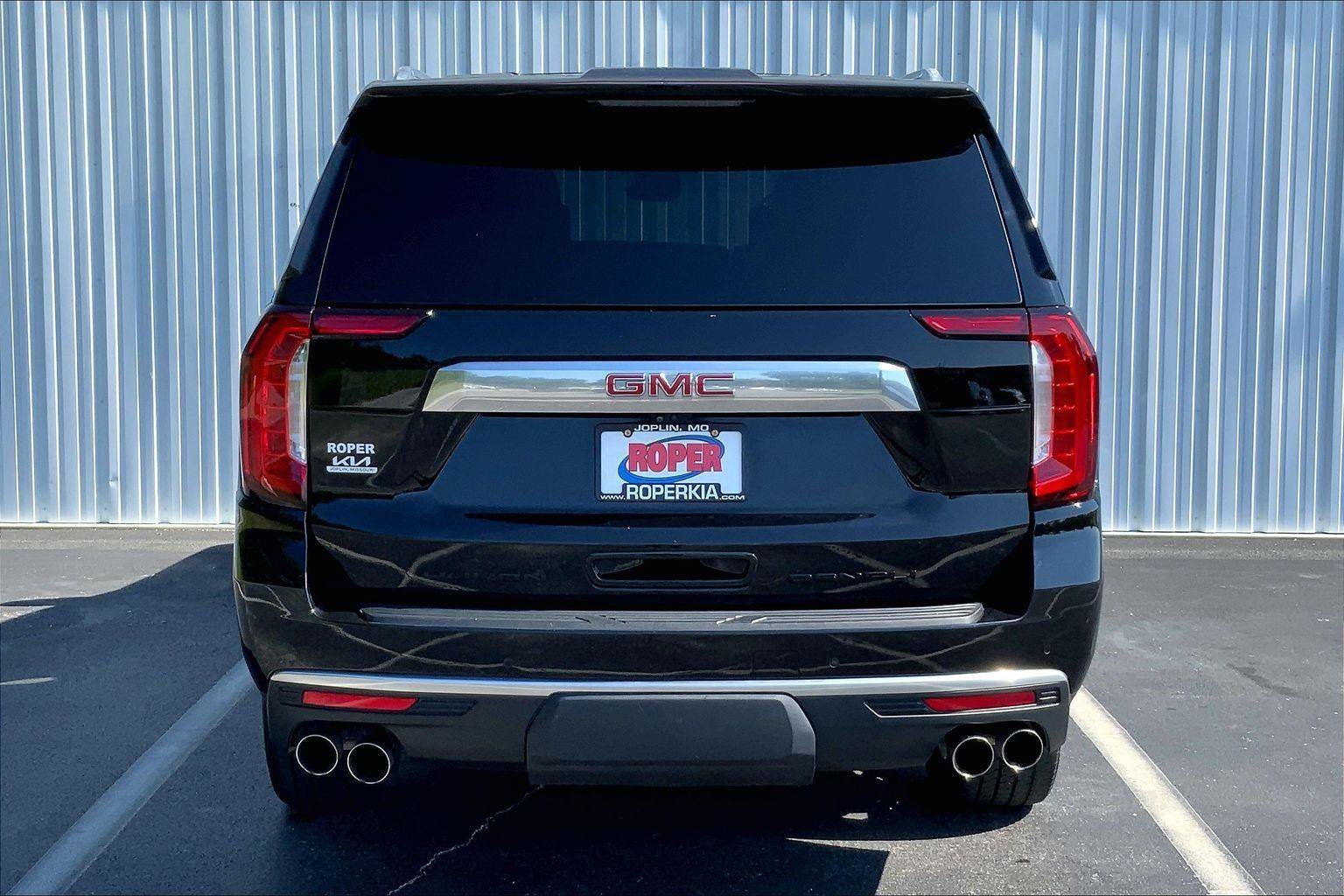 Used 2023 GMC Yukon XL Denali w/ Denali Reserve Package AWD/4WD image 4