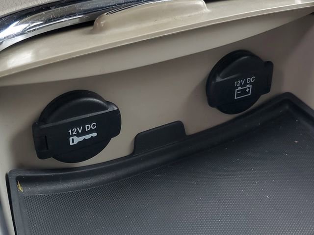 Used 2014 Chrysler Town & Country Touring-L image 29