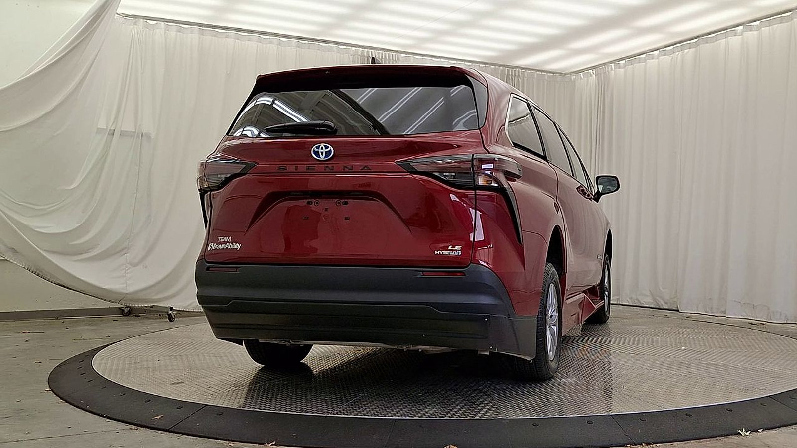 Used 2023 Toyota Sienna LE FWD image 11