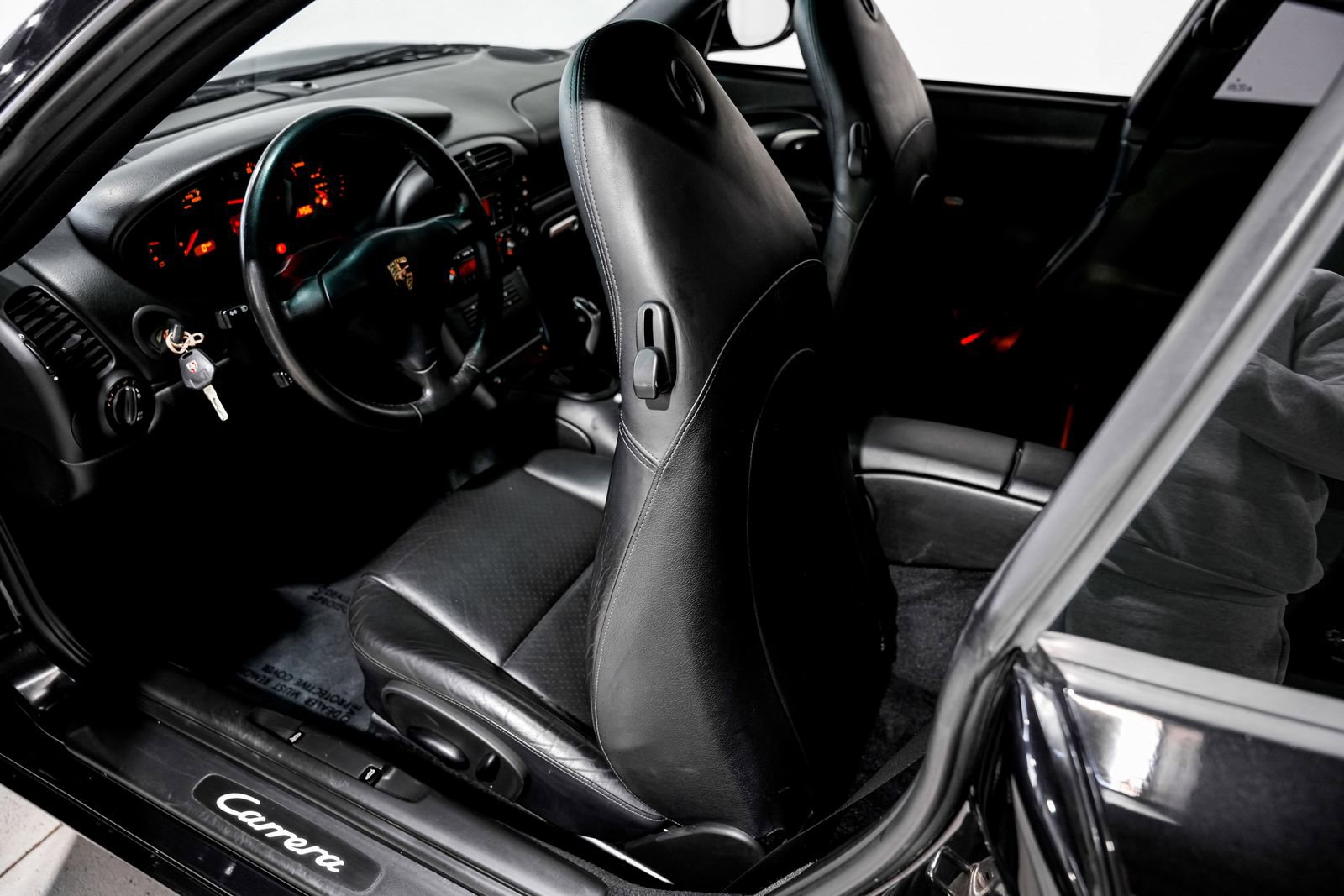 Used 2004 Porsche 911 Carrera RWD image 18