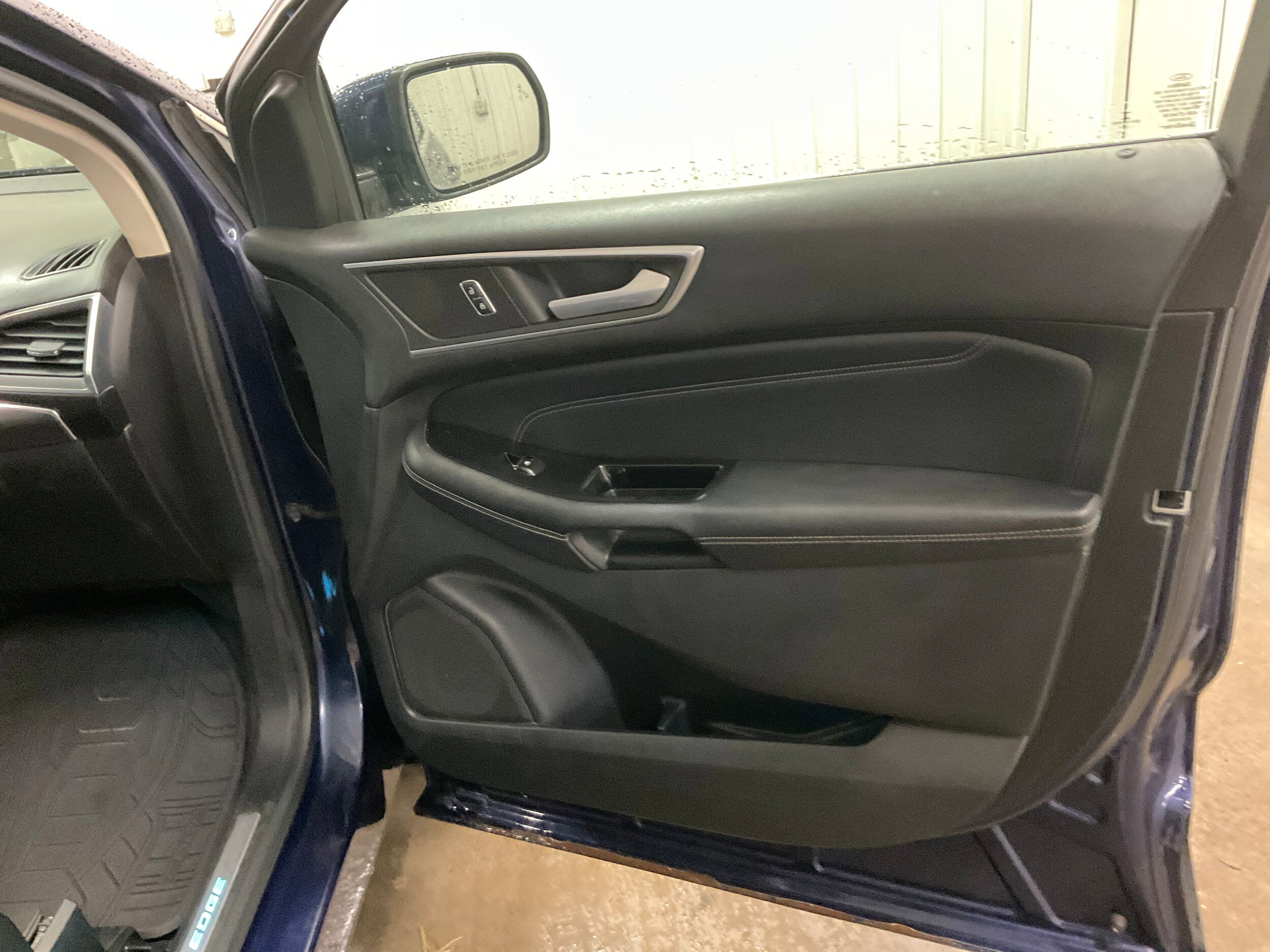 Used 2016 Ford Edge Titanium w/ Technology Package FWD image 29