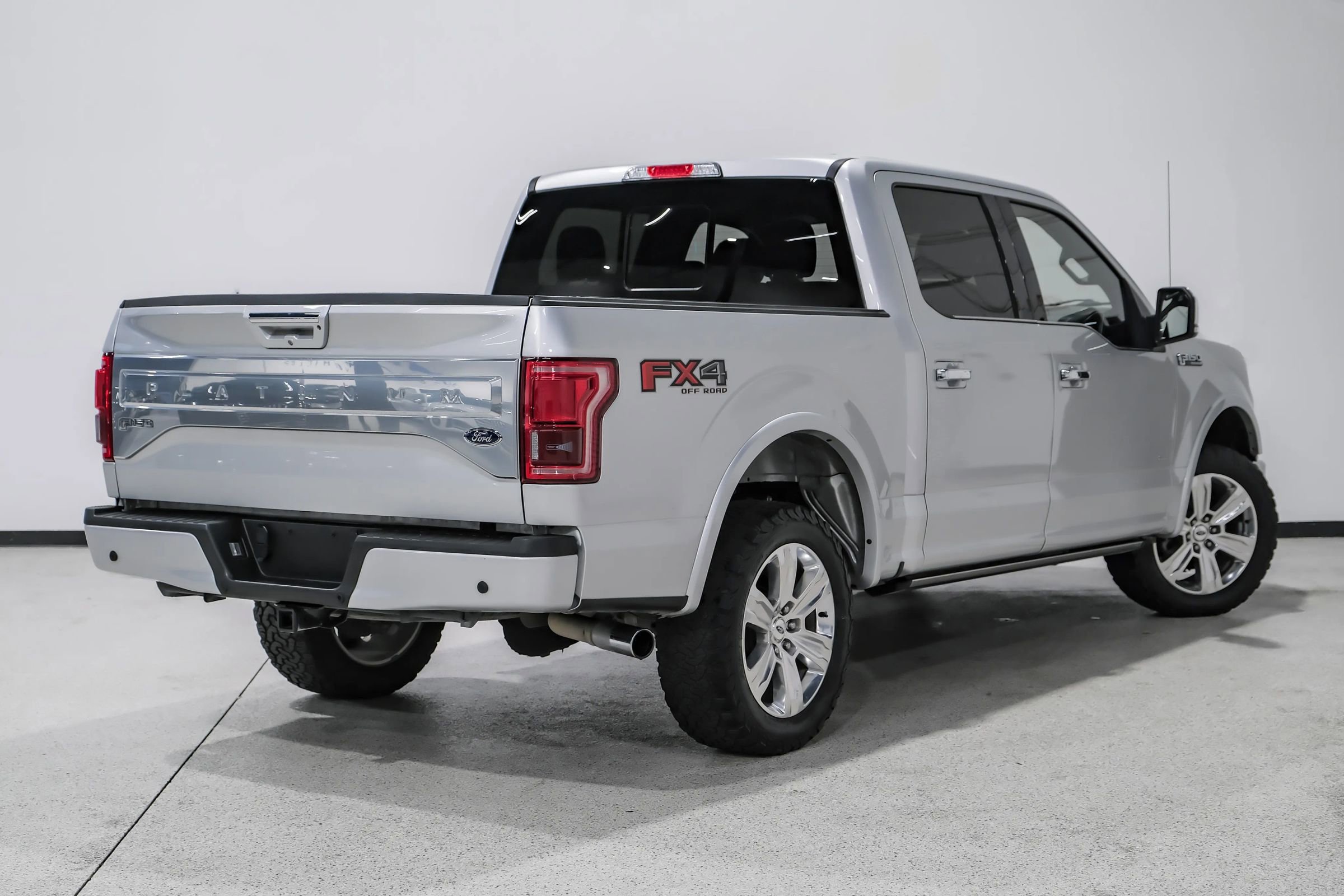 Used 2016 Ford F150 Platinum w/ Equipment Group 701A Luxury AWD/4WD image 6
