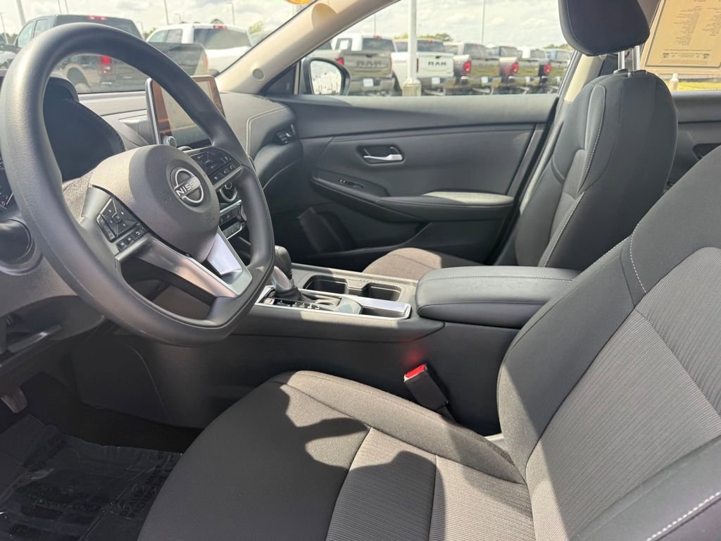Used 2025 Nissan Sentra SV image 9