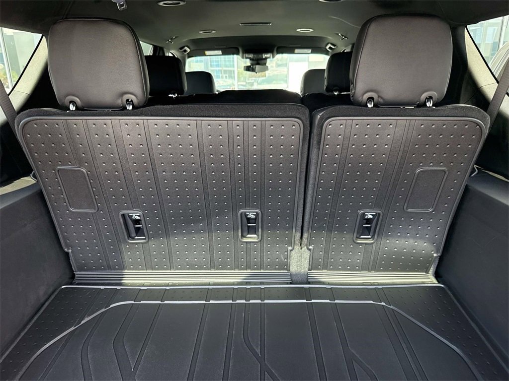 New 2026 Chevrolet Suburban LS image 31