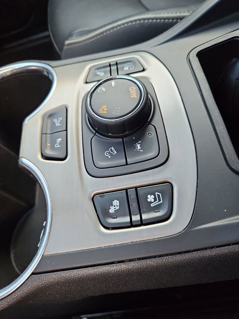 Used 2020 GMC Terrain Denali w/ Denali Premium Package AWD/4WD image 22