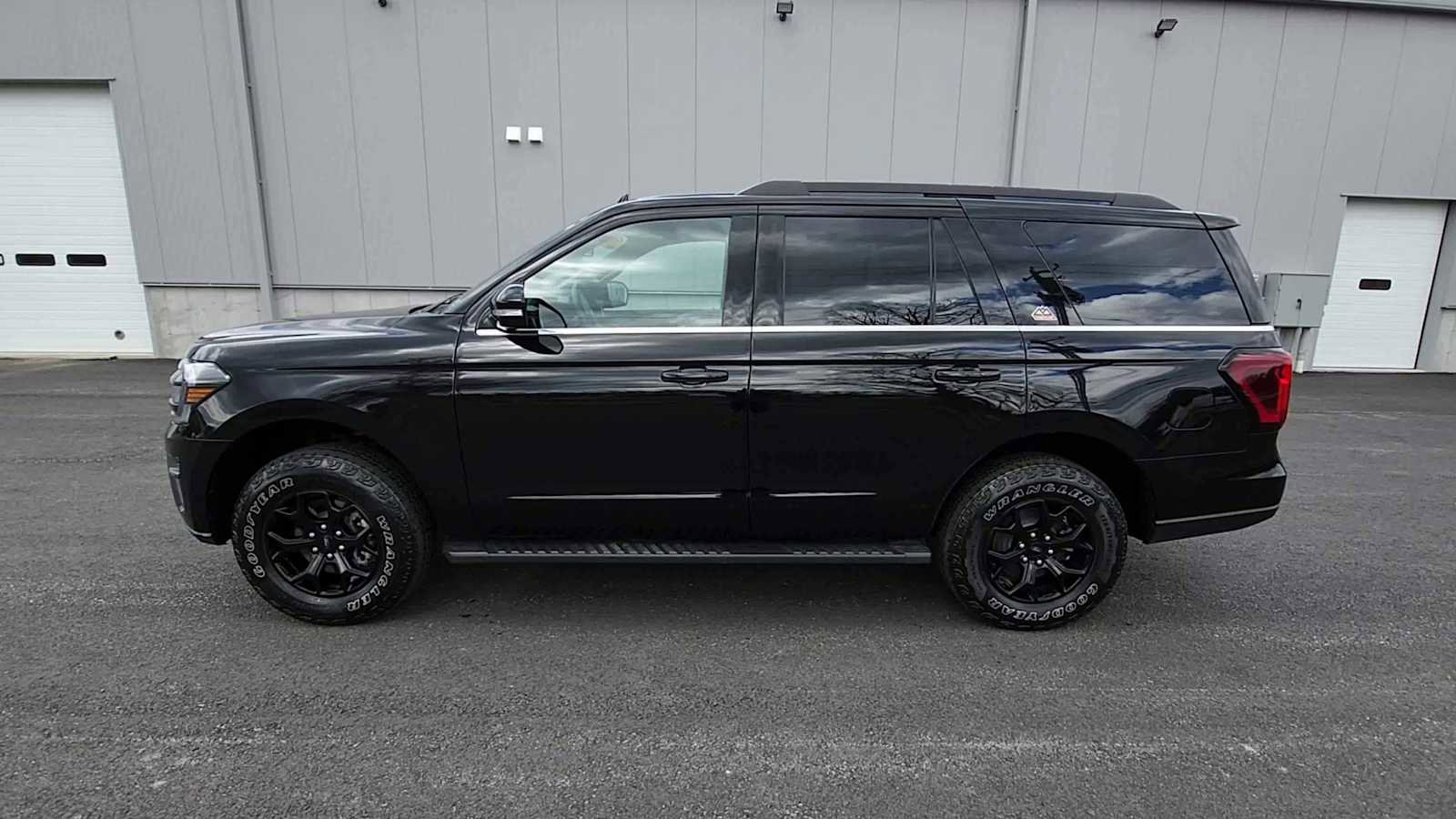 Used 2023 Ford Expedition Timberline image 5