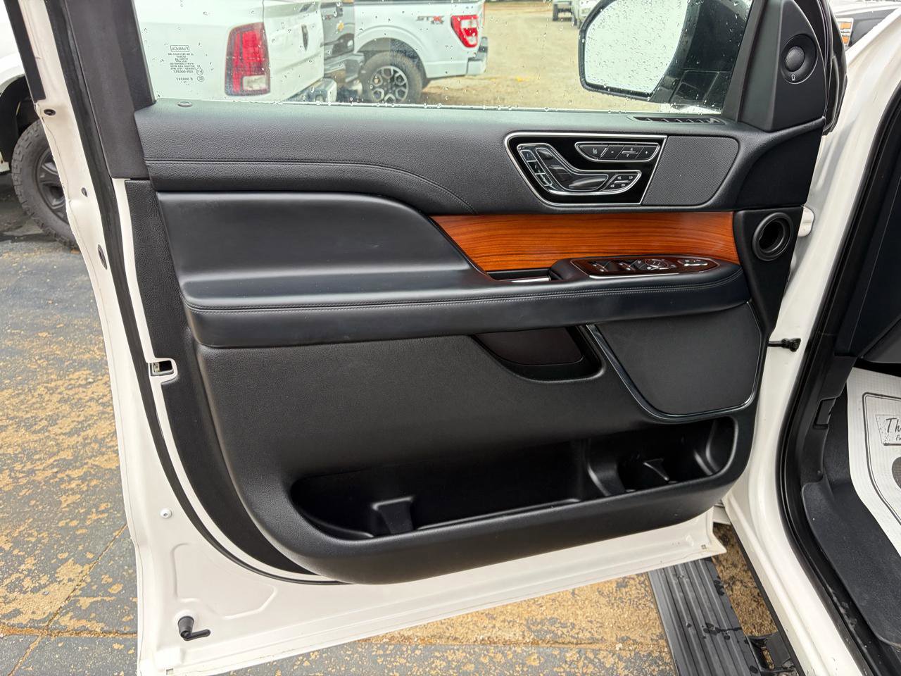 Used 2019 Lincoln Navigator Reserve AWD/4WD image 9