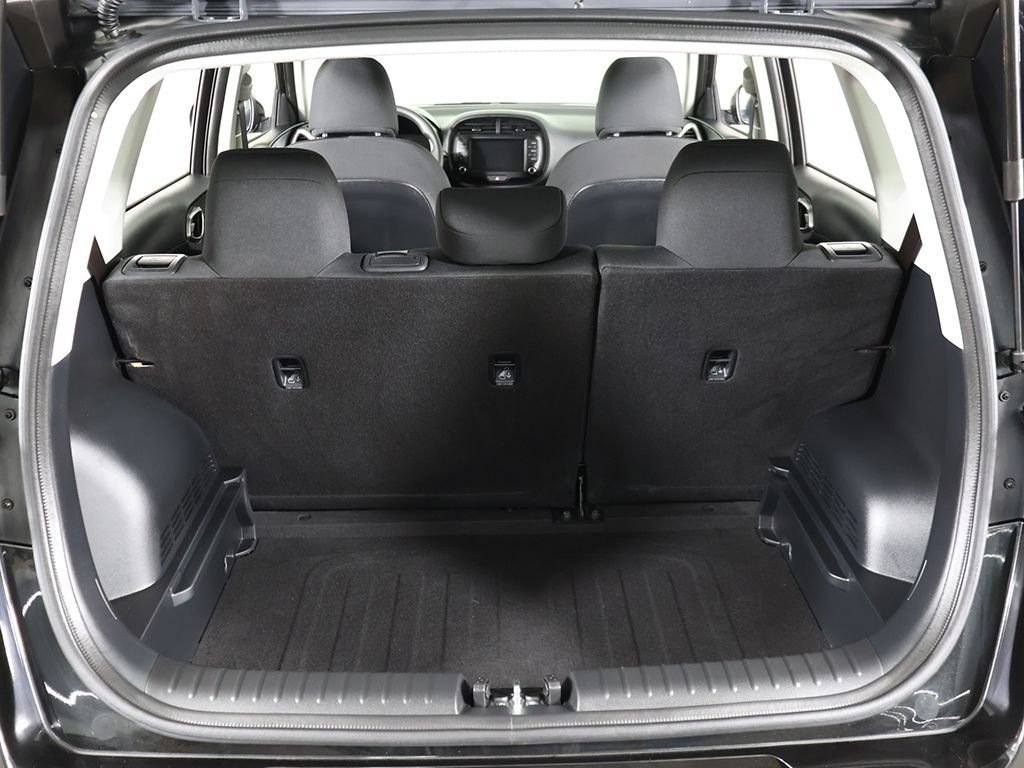 Used 2025 Kia Soul LX w/ LX Technology Package FWD image 19