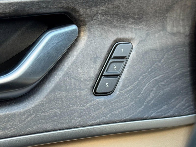 Used 2021 Jeep Grand Cherokee L Limited w/ Luxury Tech Group II image 18