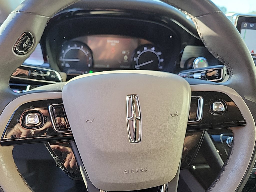 Used 2022 Lincoln Corsair AWD w/ Equipment Group 101A image 9
