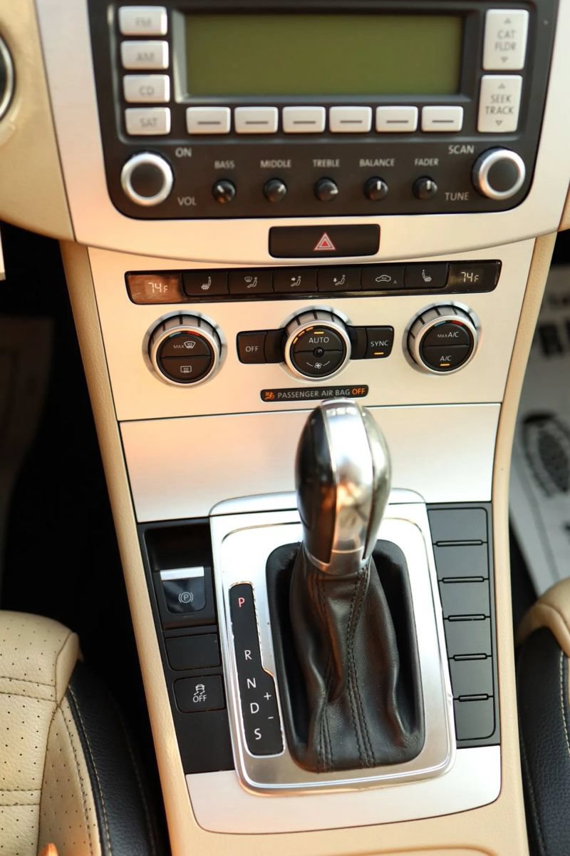 Used 2013 Volkswagen CC R-Line FWD image 32