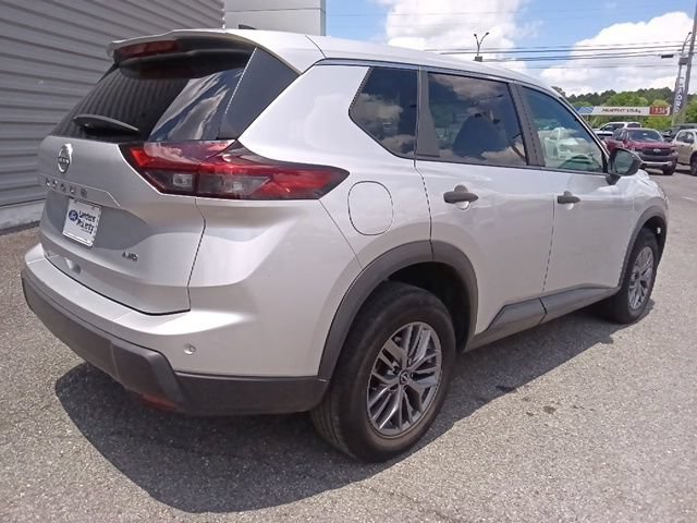 Used 2024 Nissan Rogue S AWD/4WD image 3