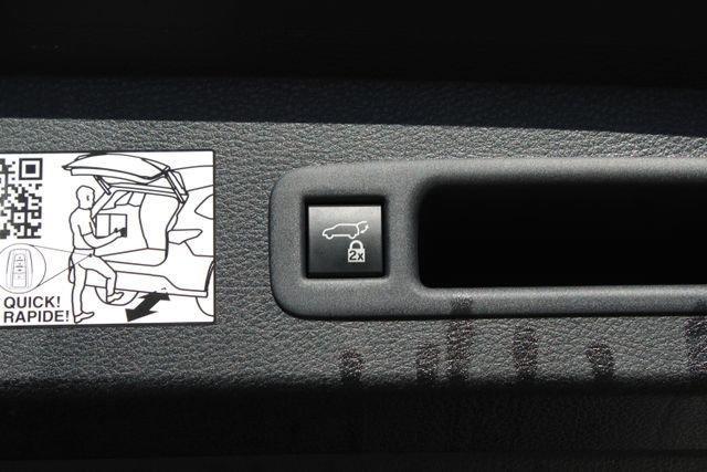 Used 2023 Toyota Sienna XLE w/ XLE Plus Package FWD image 35