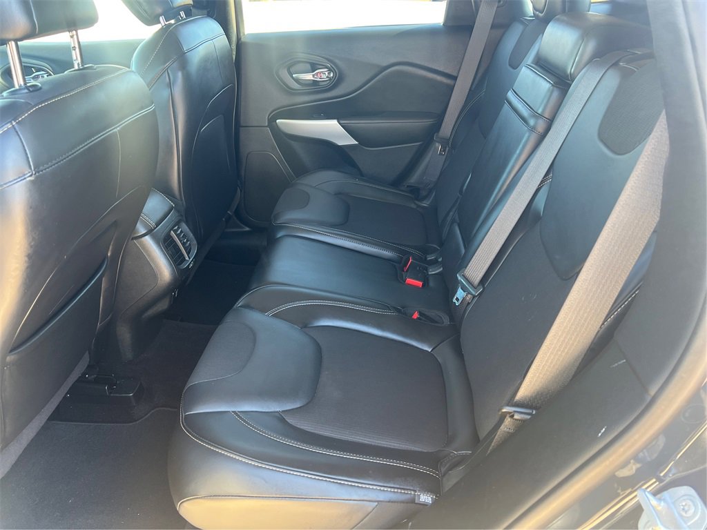 Used 2018 Jeep Cherokee Latitude Plus image 11