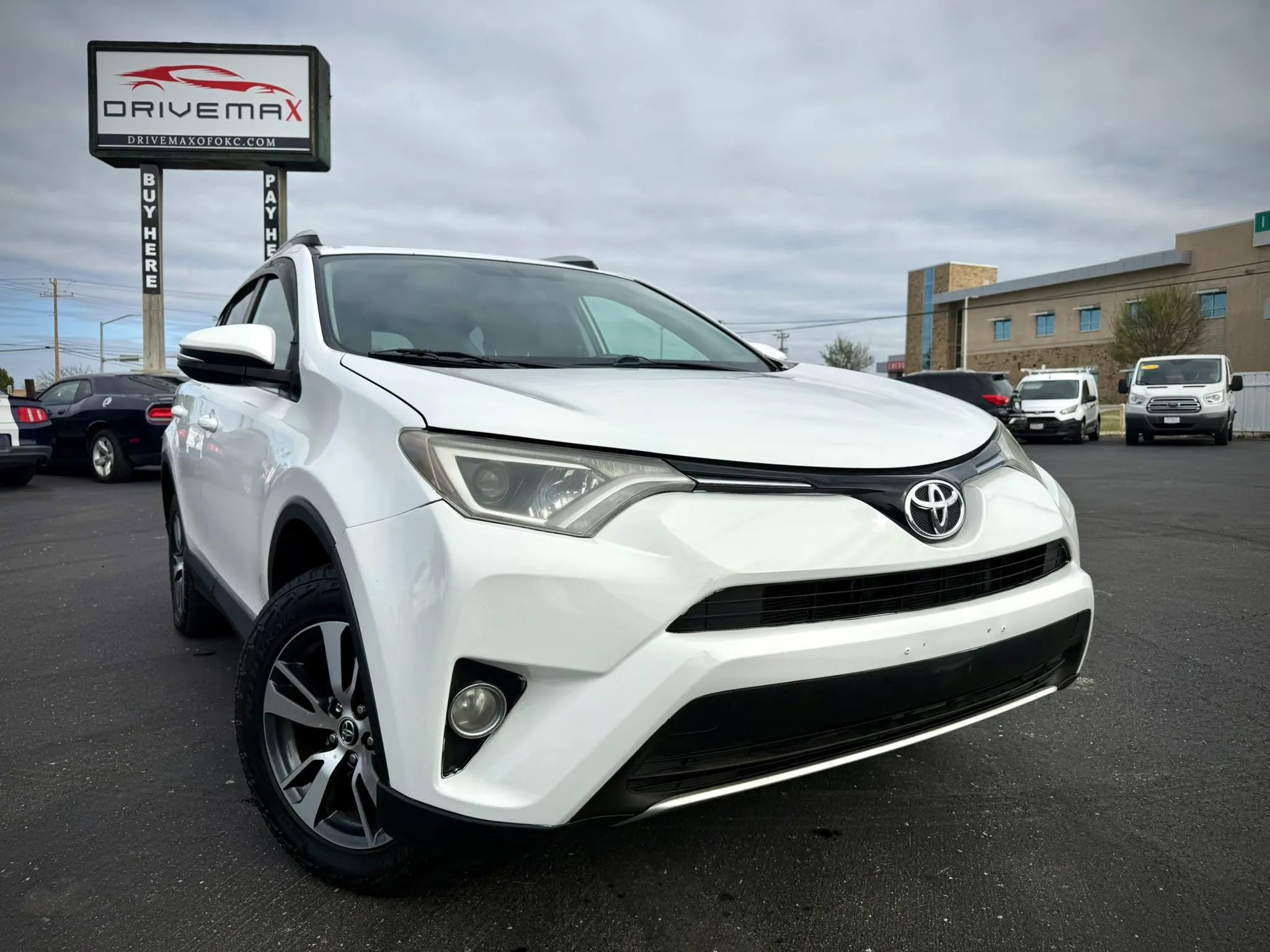 Used 2016 Toyota RAV4 XLE AWD/4WD image 1