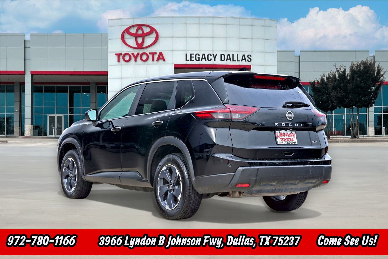 Used 2024 Nissan Rogue SV image 7