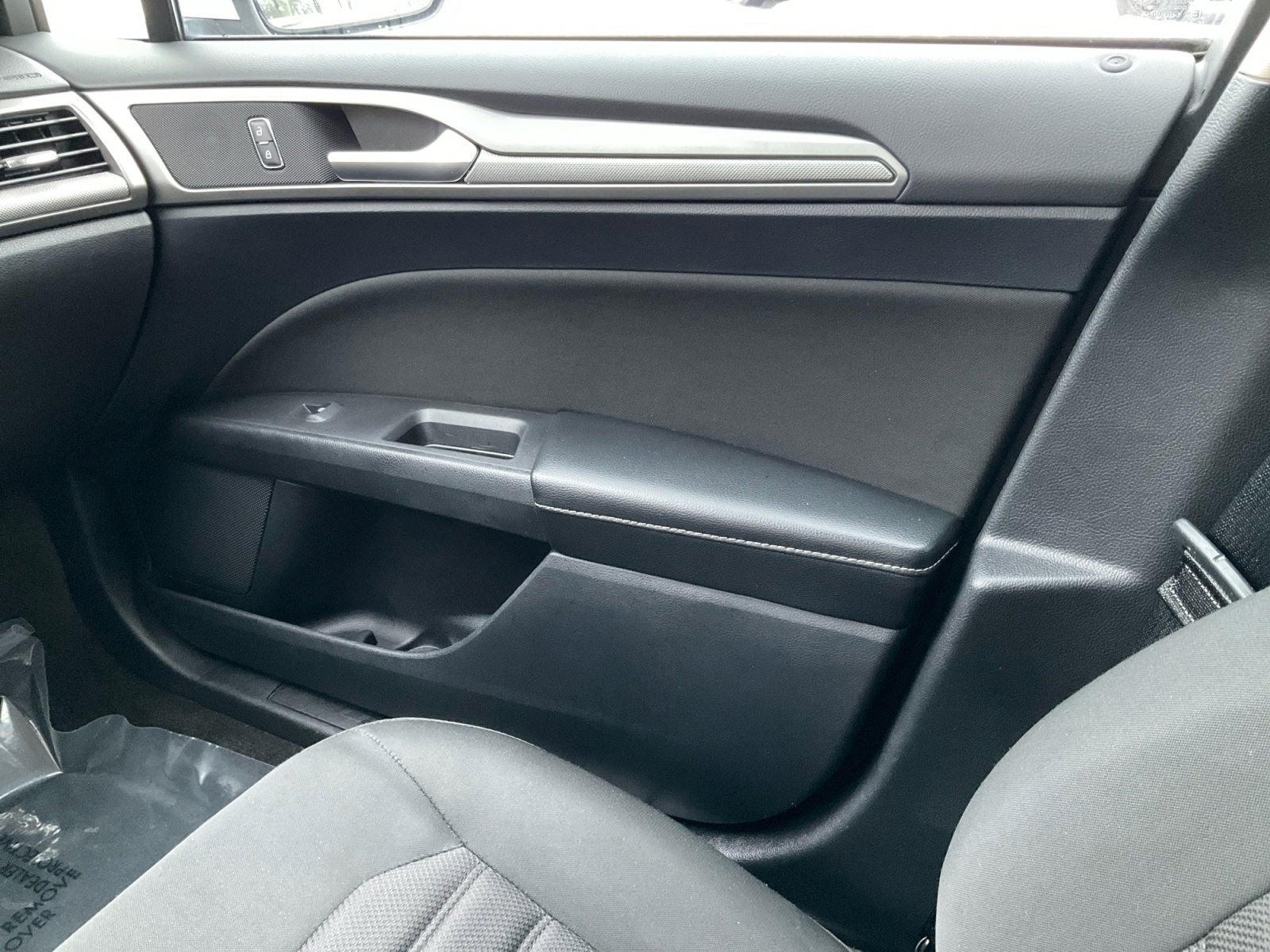 Used 2019 Ford Fusion SE image 16