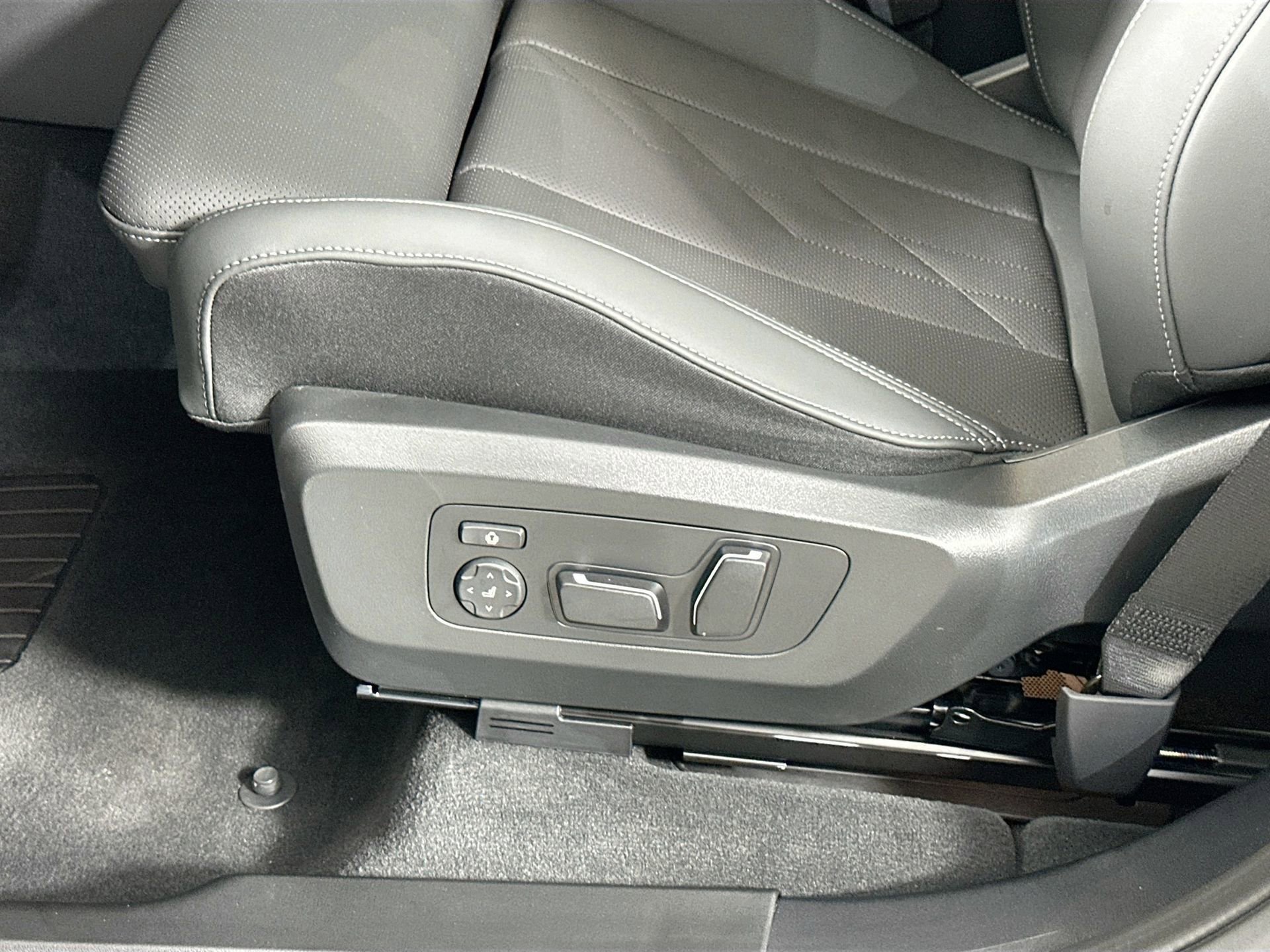 Used 2025 BMW X3 xDrive30i w/ Convenience Package image 18