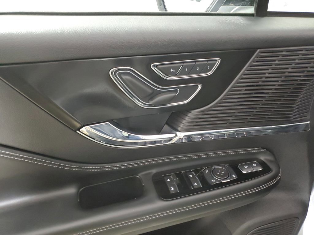 Used 2022 Lincoln Corsair FWD w/ Equipment Group 101A image 19