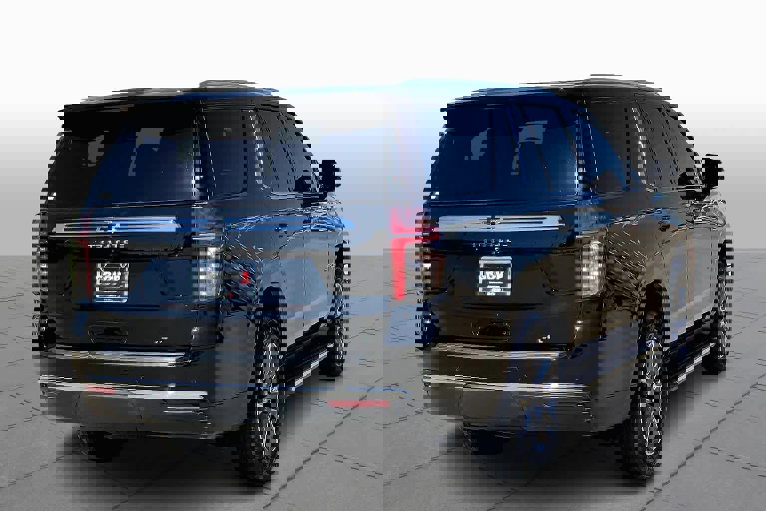 Used 2023 Chevrolet Tahoe LT w/ Luxury Package AWD/4WD image 12