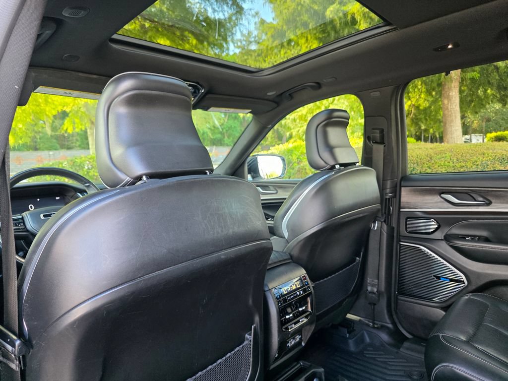 Used 2021 Jeep Grand Cherokee L Overland w/ Luxury Tech Group IV AWD/4WD image 28