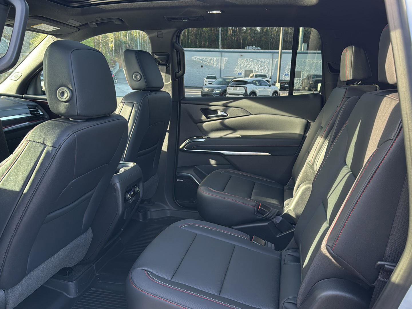 New 2026 Chevrolet Traverse Z71 w/ Enhanced Driving Package image 9