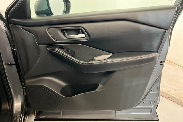 Used 2025 Nissan Rogue SV FWD image 23