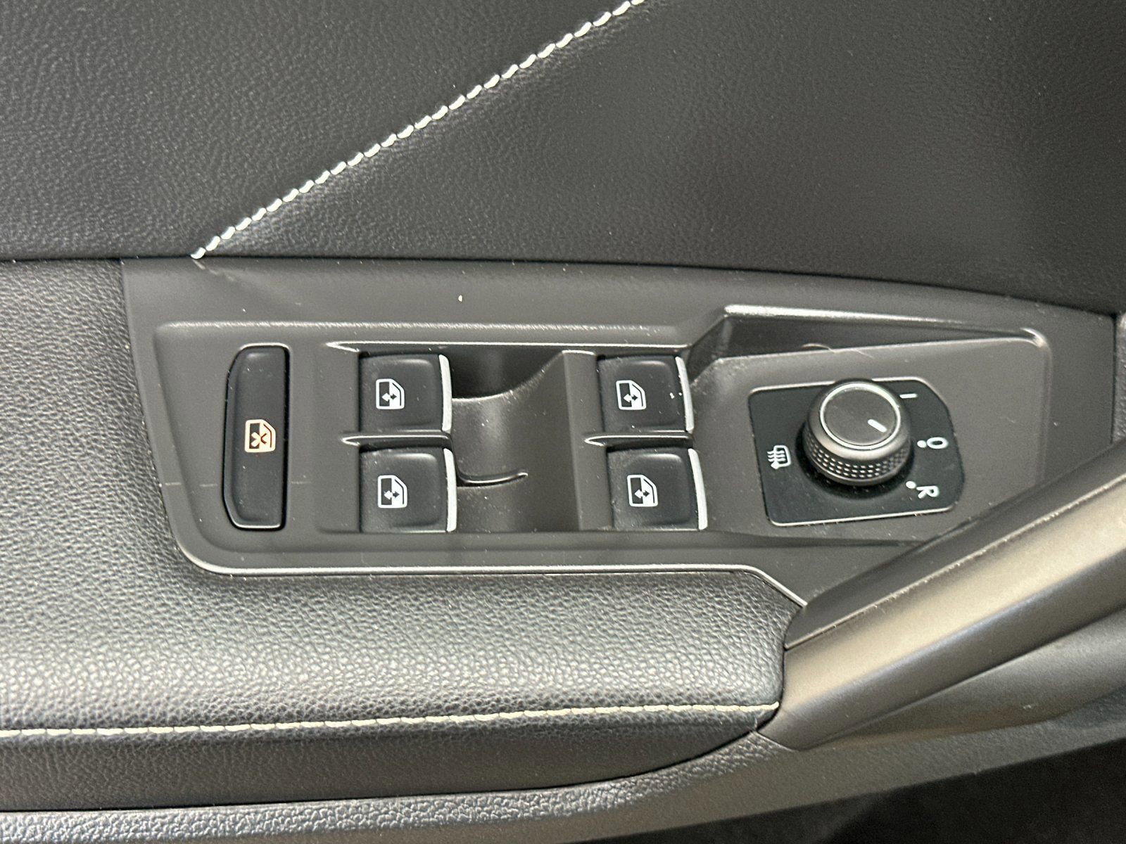 Used 2022 Volkswagen Tiguan SE FWD image 12