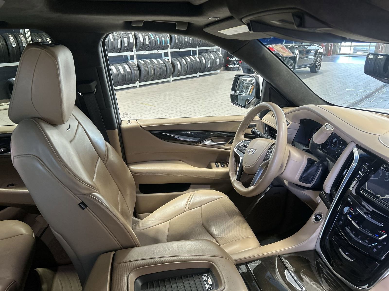 Used 2018 Cadillac Escalade Platinum AWD/4WD image 7