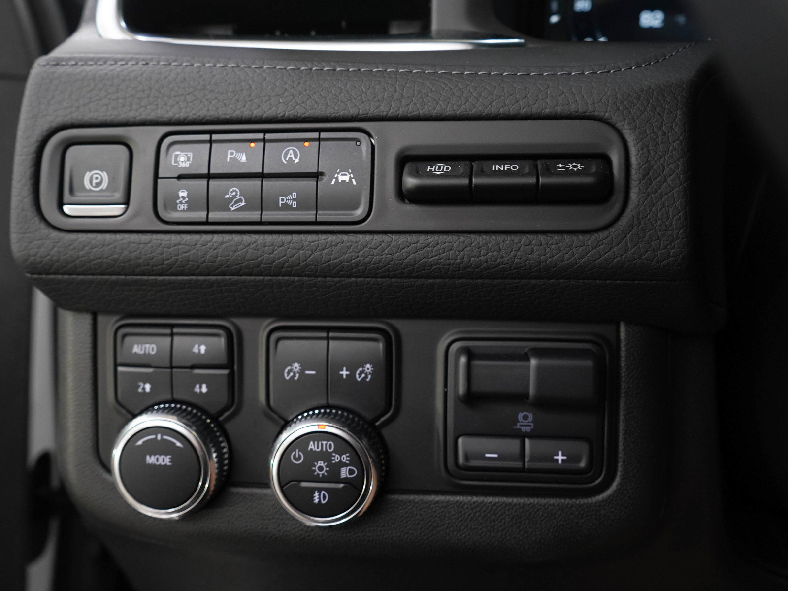 Used 2024 GMC Yukon Denali w/ Advanced Technology Package AWD/4WD image 28