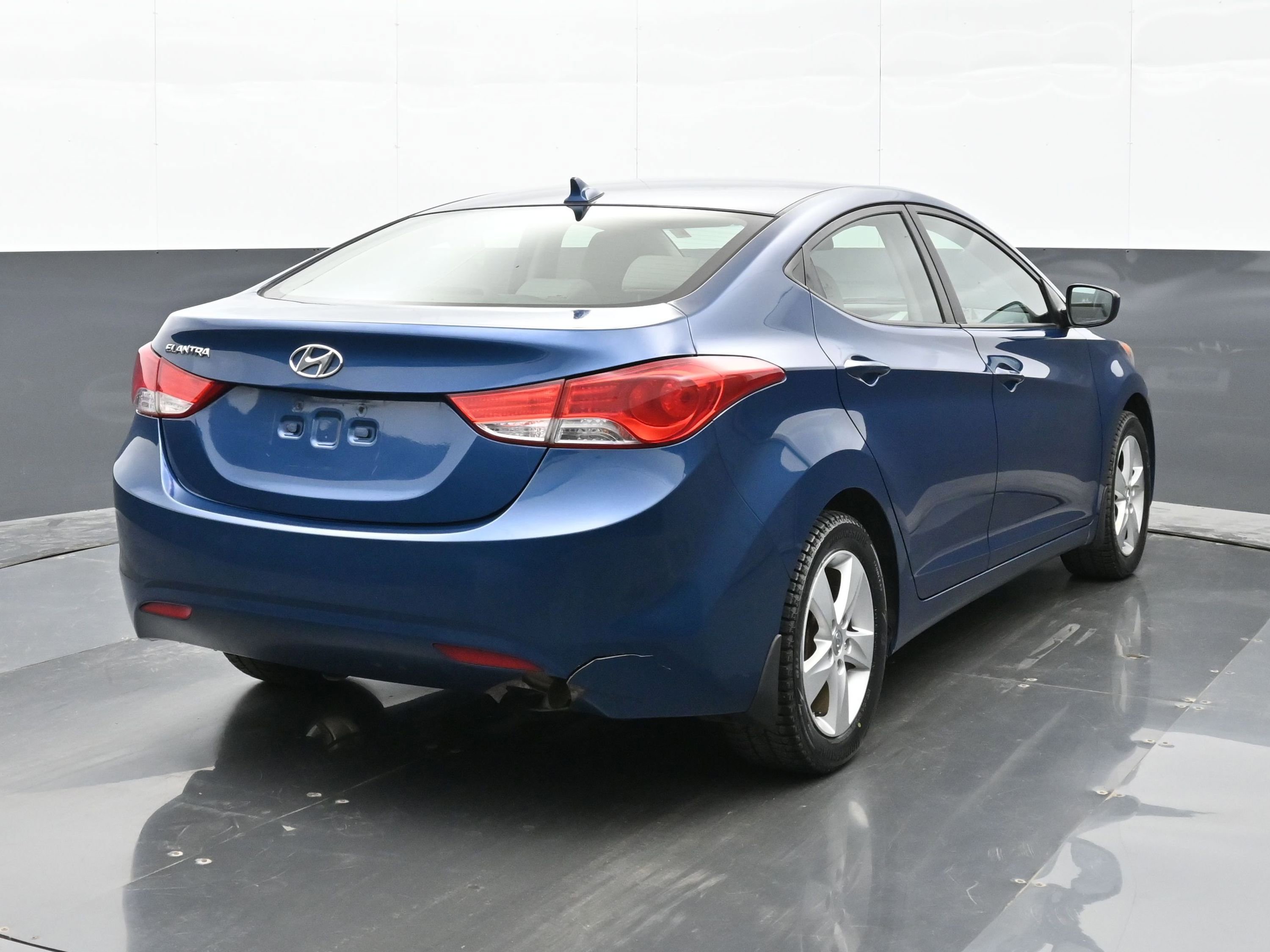 Used 2013 Hyundai Elantra GLS w/ Preferred Pkg FWD image 4