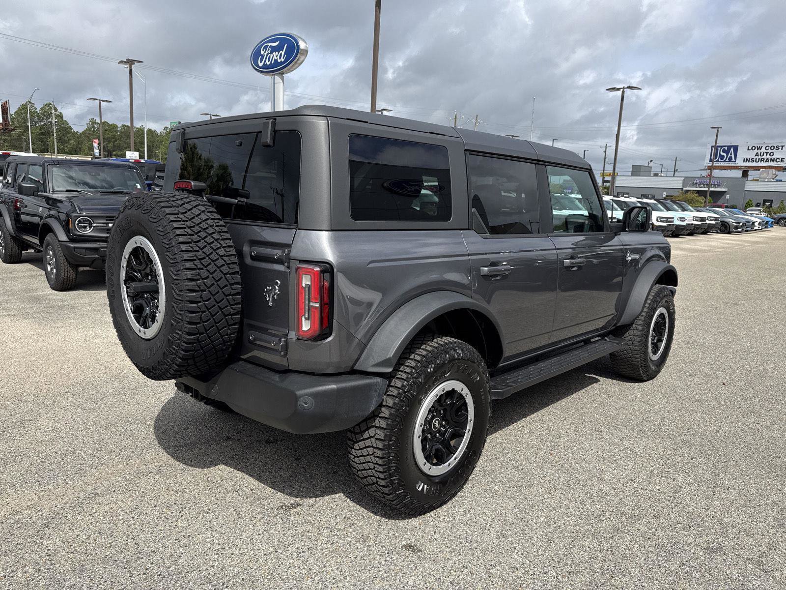 Certified 2023 Ford Bronco Outer Banks w/ Sasquatch Package image 3