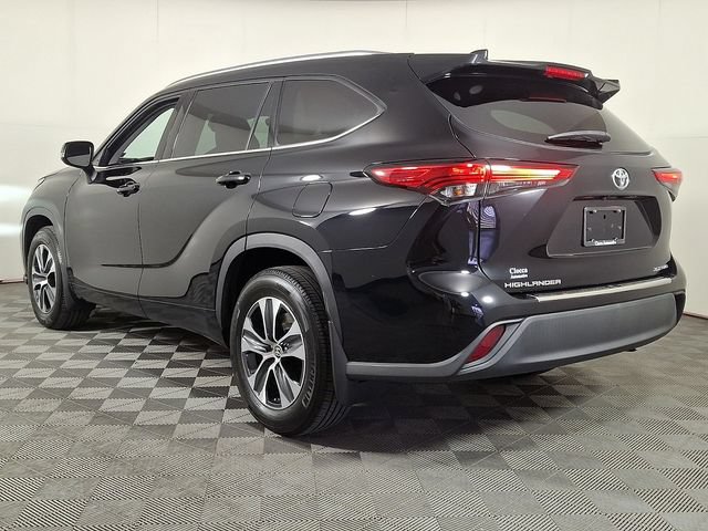 Used 2020 Toyota Highlander XLE AWD/4WD image 7