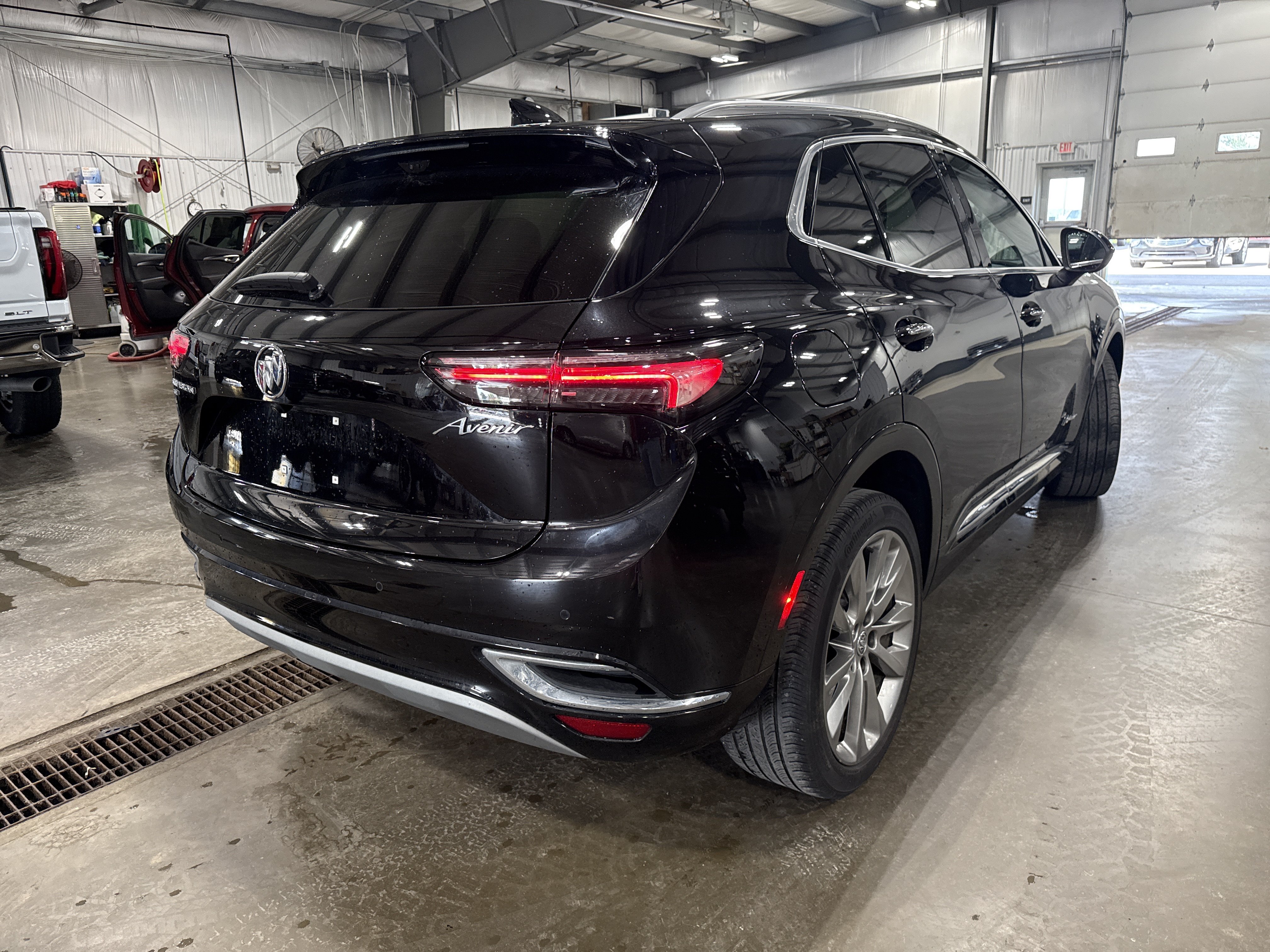 Used 2022 Buick Envision Avenir w/ Technology Package II AWD/4WD image 3