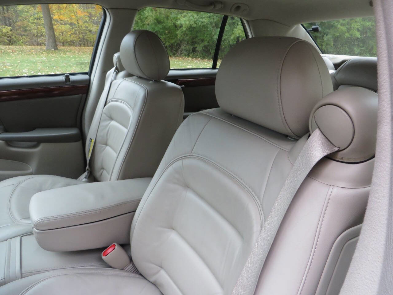 Used 2002 Cadillac De Ville w/ Comfort/Convenience Pkg image 10