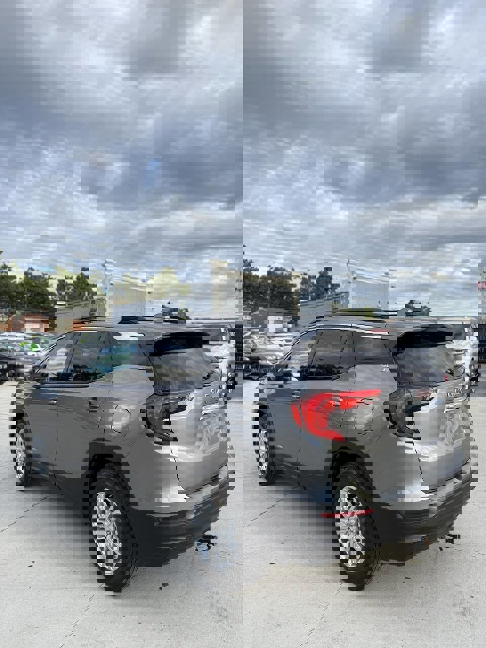 Used 2018 GMC Terrain SLE w/ Driver Convenience Package image 4