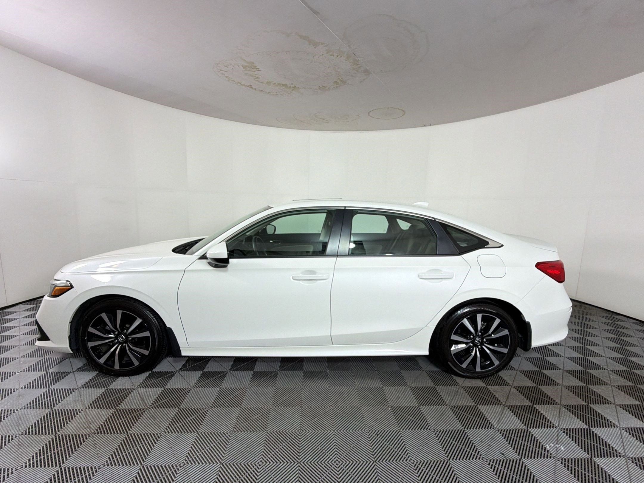 Used 2024 Honda Civic EX image 2