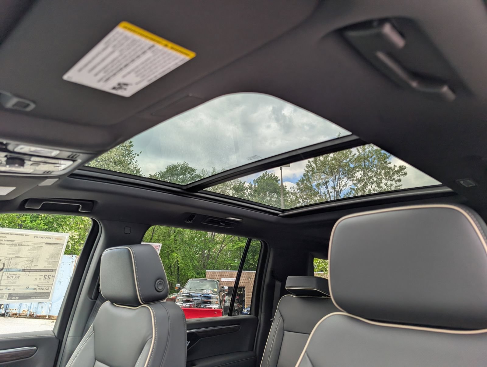 New 2026 Chevrolet Suburban Premier w/ Sun And Tow Package AWD/4WD image 32