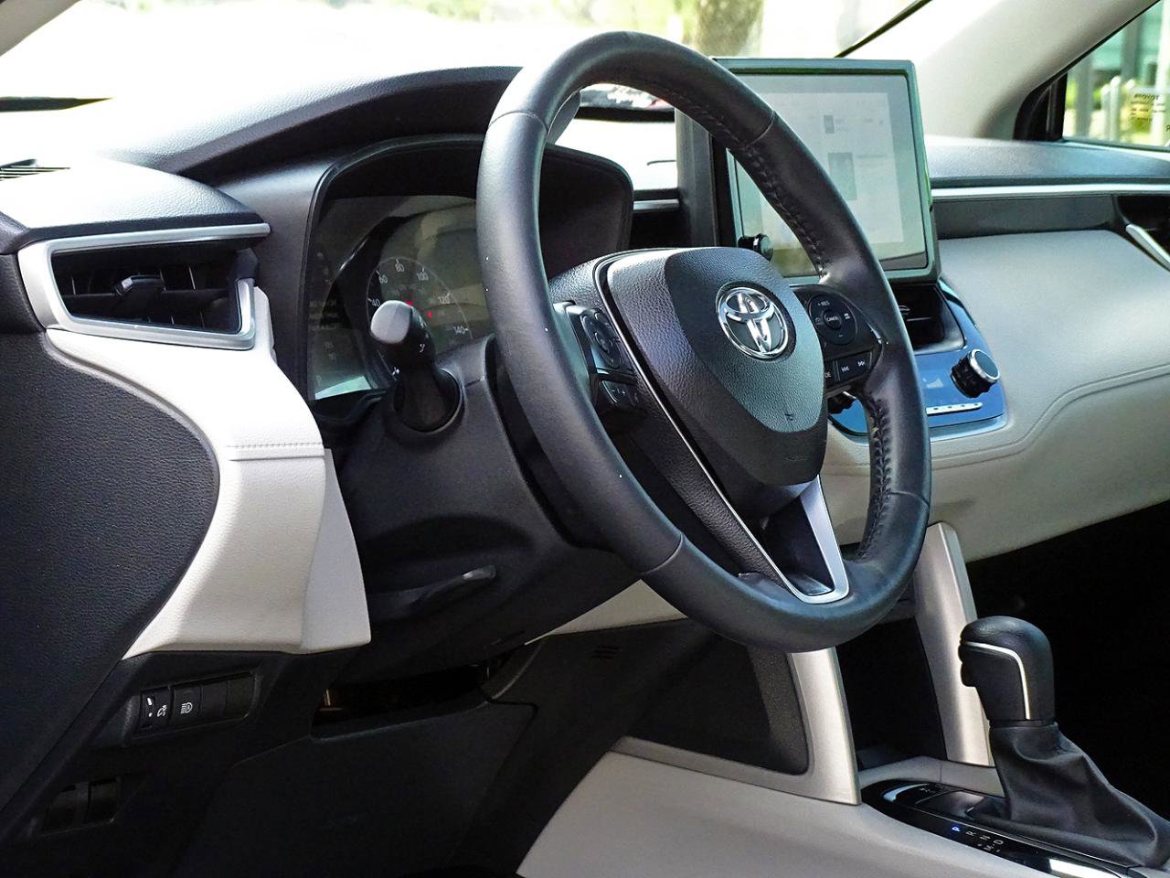 Used 2024 Toyota Corolla Cross LE w/ Moonroof Package FWD image 20