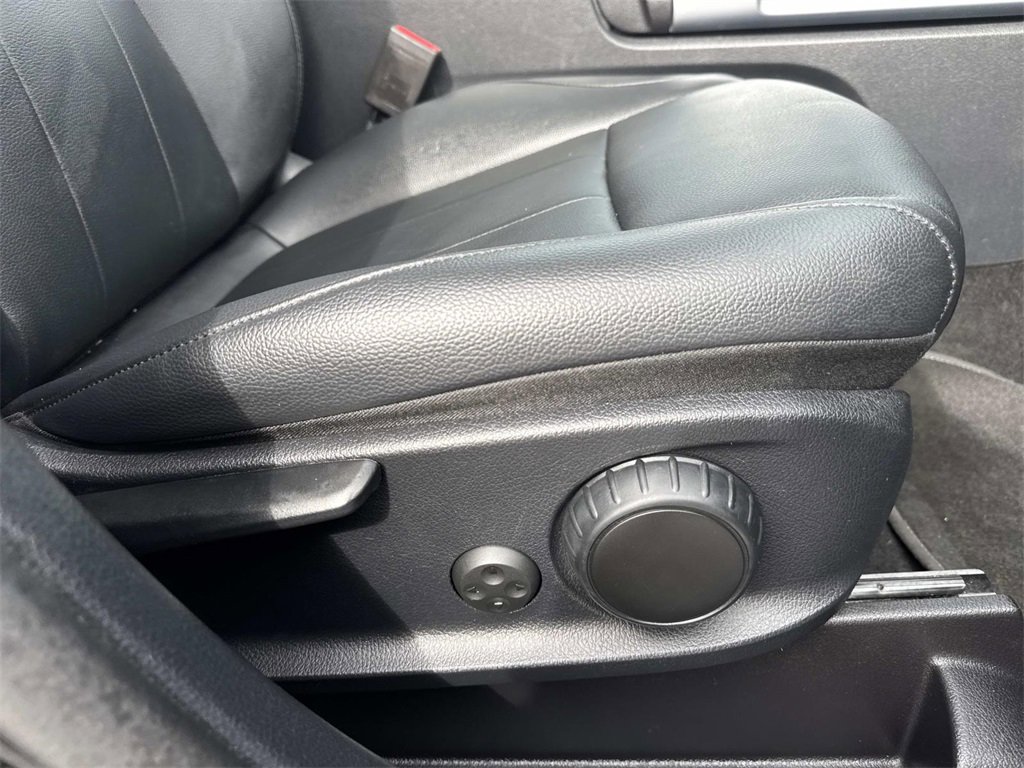 Used 2022 Mercedes-Benz GLB 250 image 26