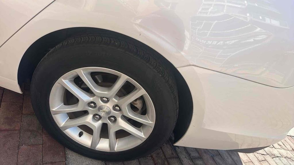 Used 2015 Chevrolet Malibu LT image 12