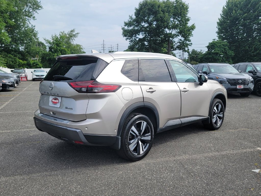 Used 2024 Nissan Rogue SL AWD/4WD image 10