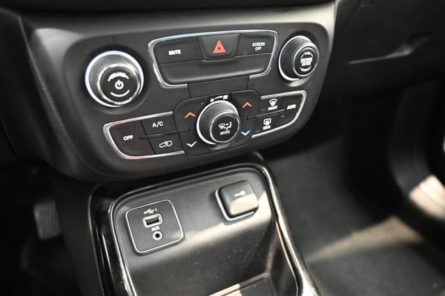 Used 2021 Jeep Compass Latitude FWD image 17