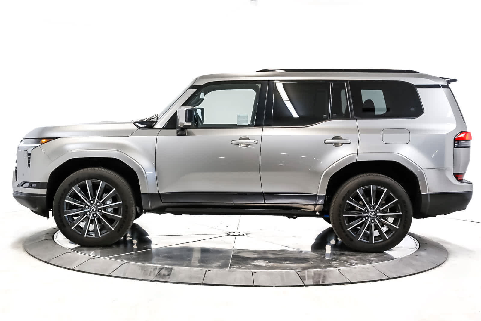 Used 2025 Lexus GX 550 w/ Accessory Package (Z1) AWD/4WD image 2