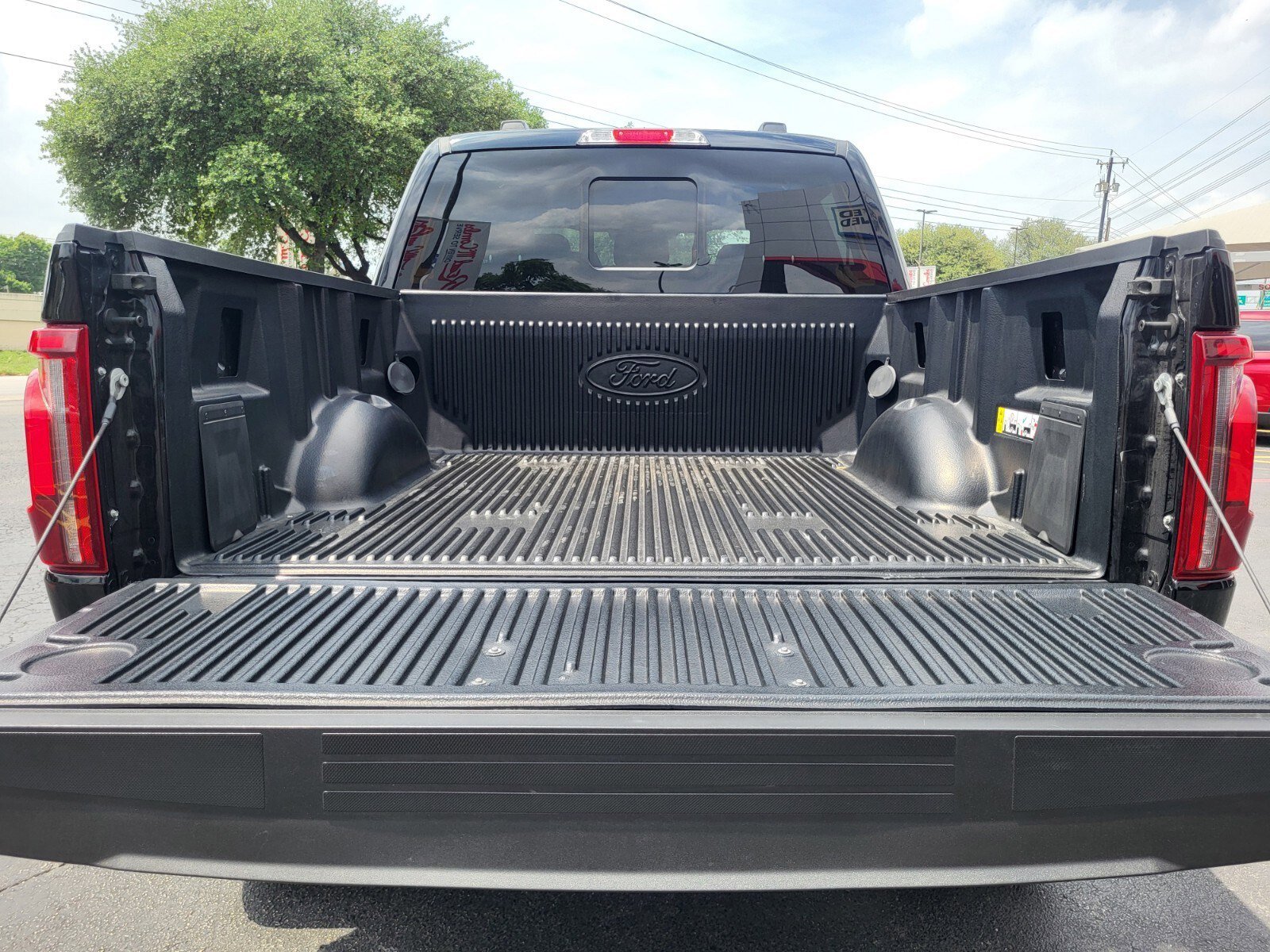 Certified 2025 Ford F150 Lariat w/ Equipment Group 501A Mid AWD/4WD image 32