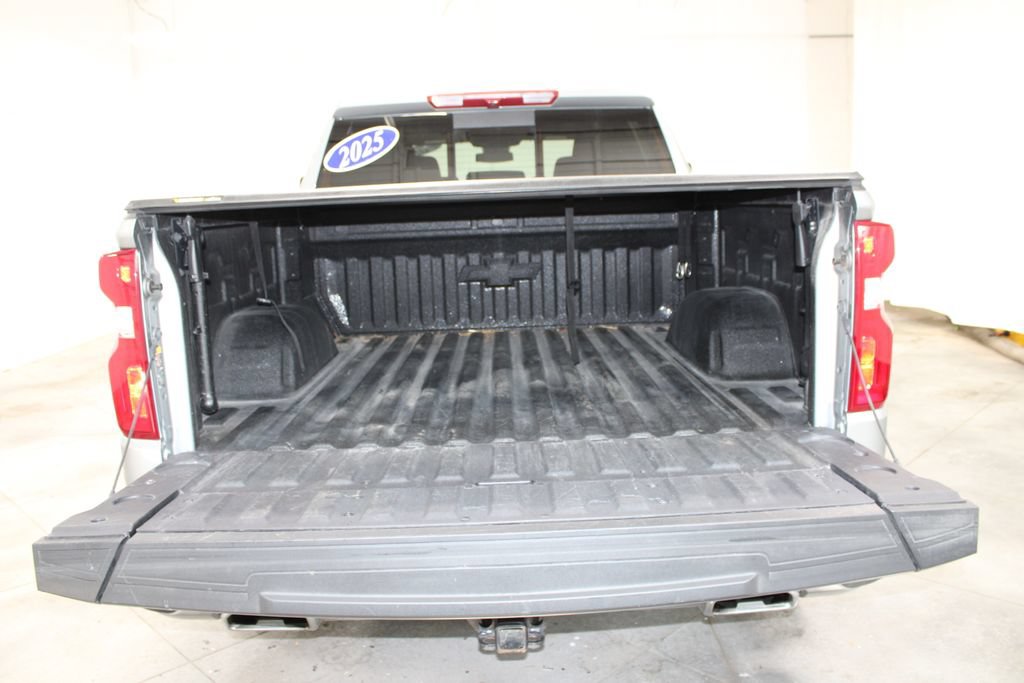 Used 2025 Chevrolet Silverado 1500 High Country w/ High Country Premium Package AWD/4WD image 17