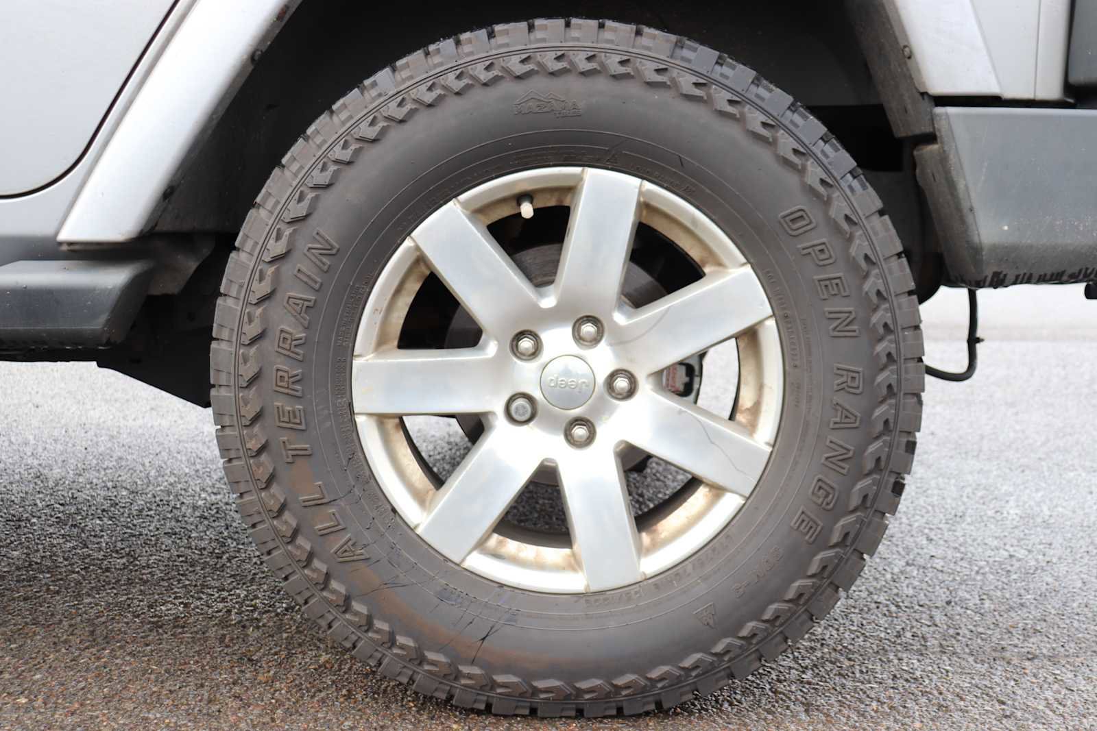 Used 2016 Jeep Wrangler Unlimited Sahara w/ Connectivity Group image 9