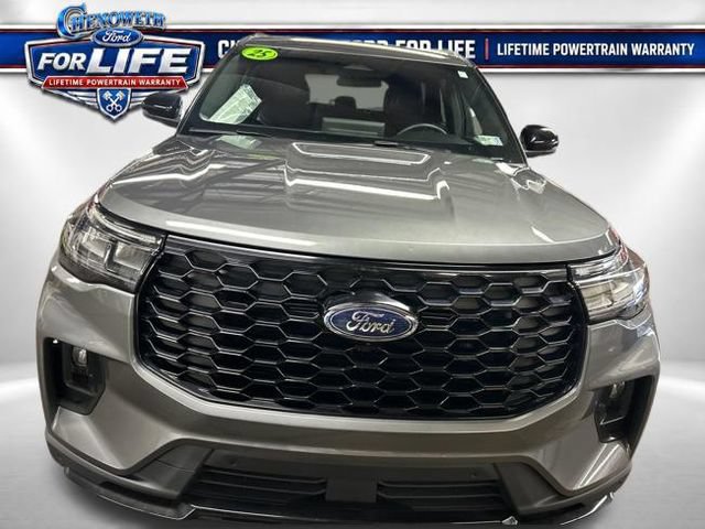 Used 2025 Ford Explorer ST-Line w/ ST-Line Street Pack AWD/4WD image 8