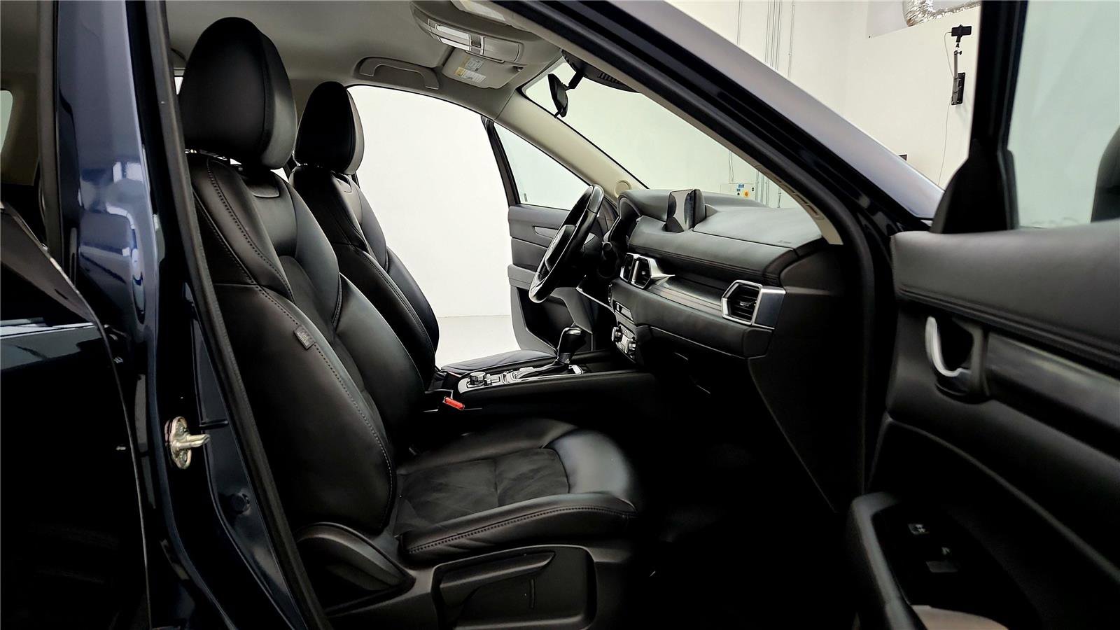 Used 2017 MAZDA CX-5 Touring image 29