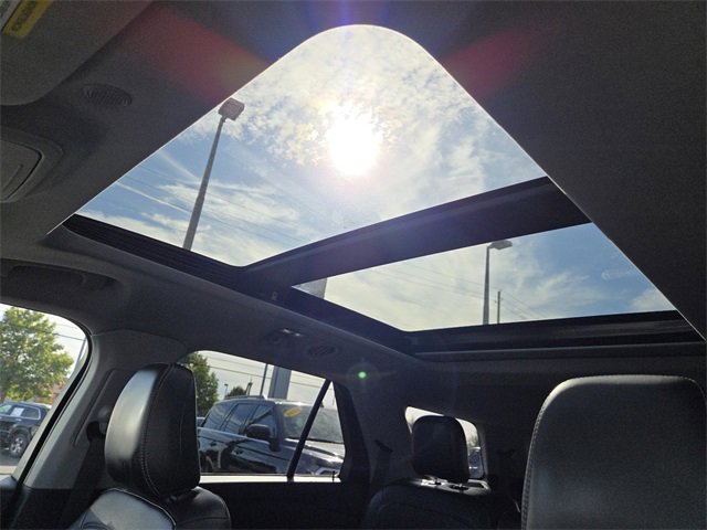 Certified 2021 Ford Explorer XLT w/ Equipment Group 202A image 3